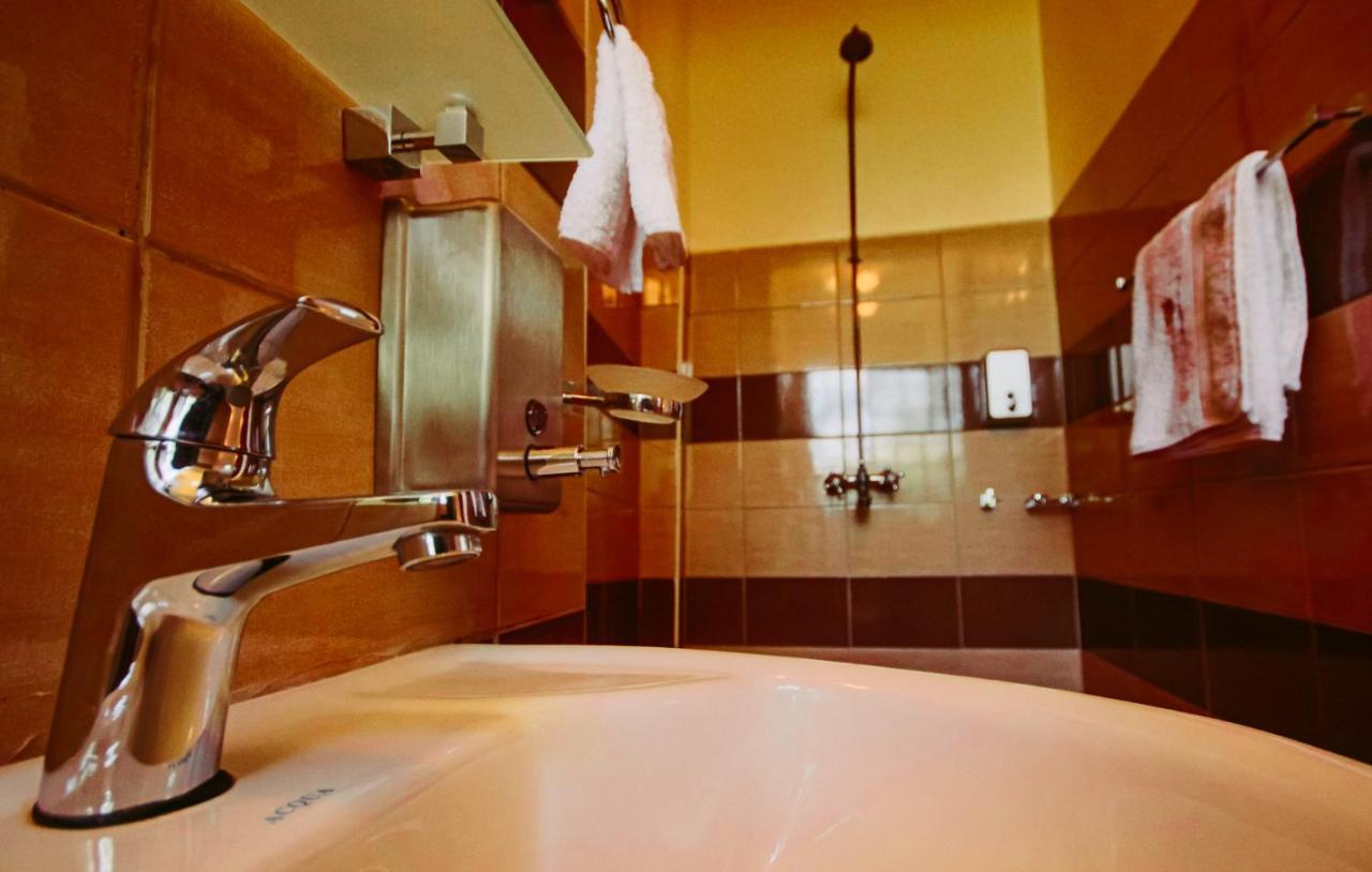 Bed and Breakfast Riverfront Gardens Mjini Екстер'єр фото